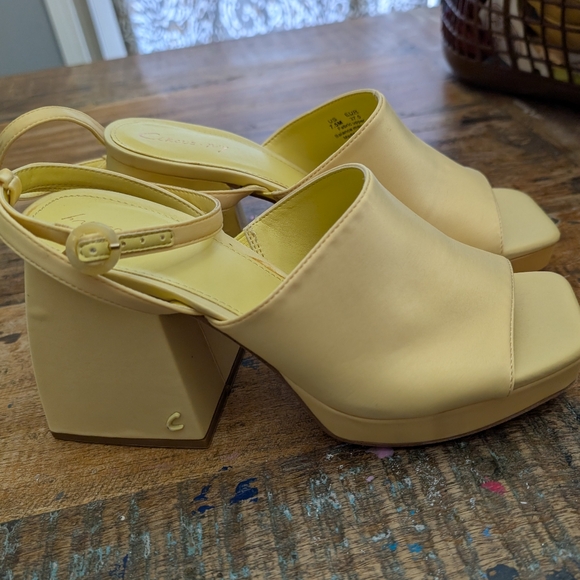 Circus by Sam Edelman Yellow Sandals - Picture 4 of 8